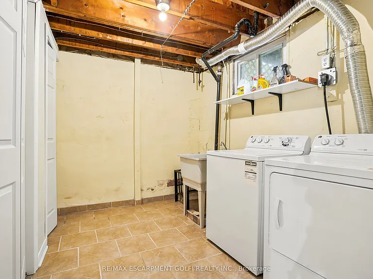 602 Geneva St — Photo 26