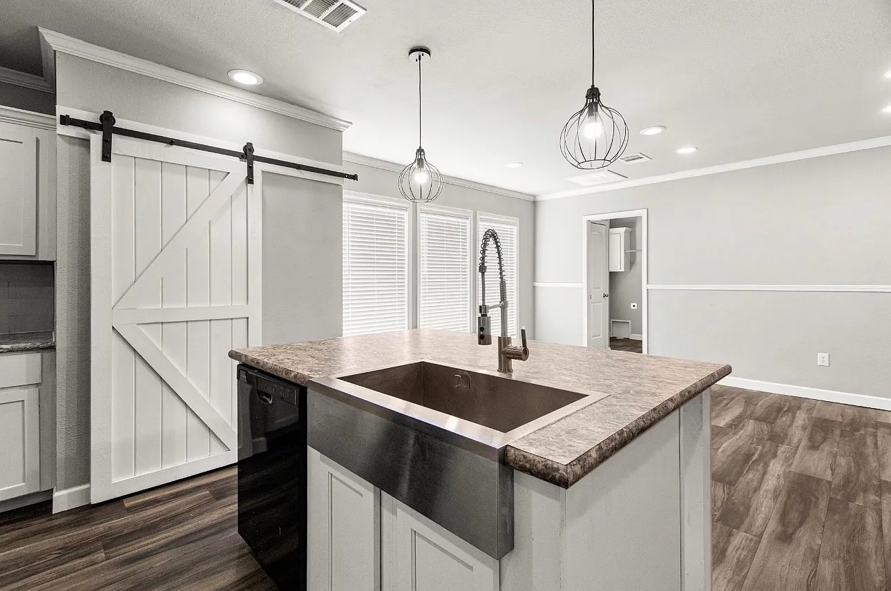 3 bed, 1400 sqft, $2,250 — Photo 3