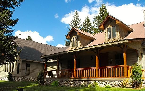 Frontal view of the home.