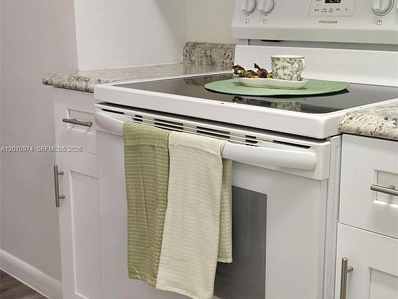 4th image of 5950 NE 18th Ave #509
