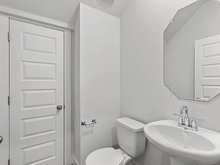 7106 Silver Star Ln — Photo 15