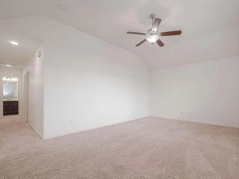 2261 Oak Circle Dr N — Photo 35