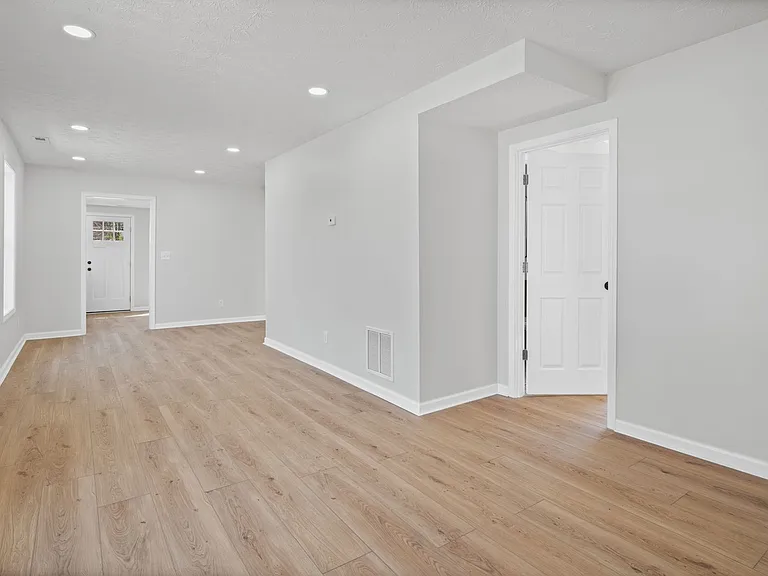 327 N 23rd St — Photo 5