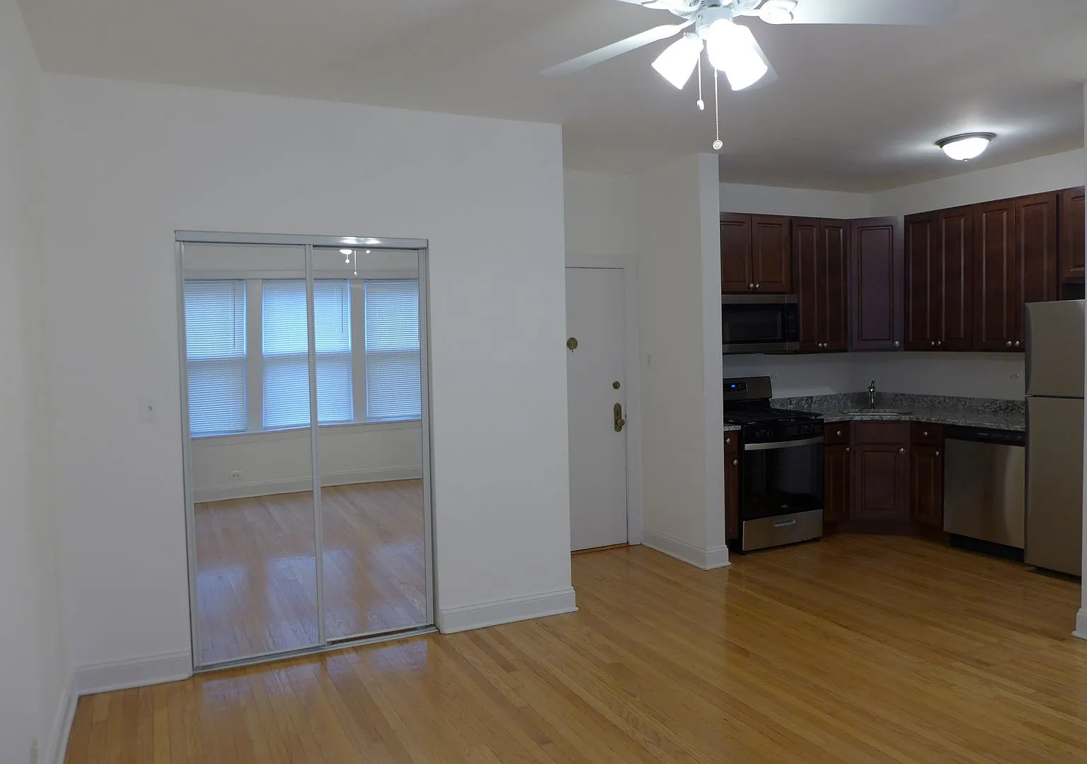 Lamon Courts Apartments — Photo 4