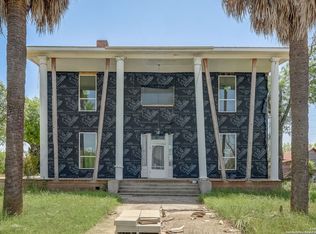 602 Culberson St, Sabinal, TX 78881