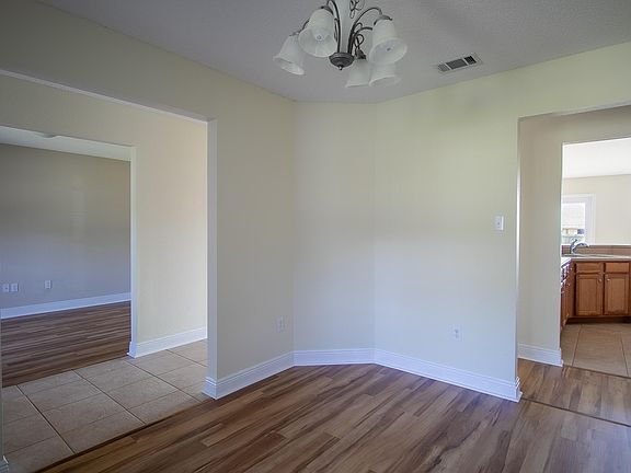 4th image of 17141 Excalibur Cir