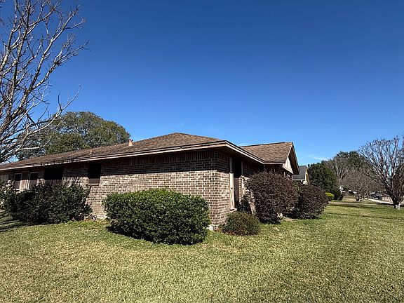 2nd image of 1011 Newport Blvd