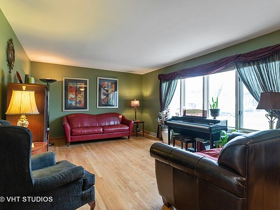 2nd image of 1407 S Cypress Dr
