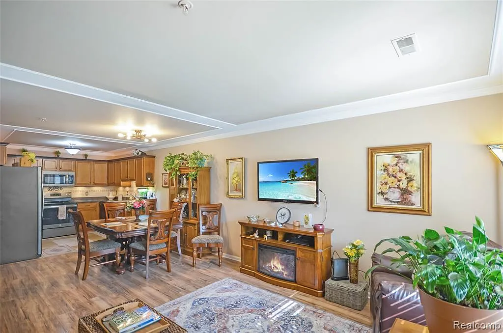 2 bed, 1306 sqft, $1,800 — Photo 2
