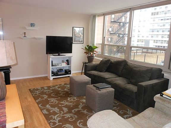 3rd image of 3950 N Lake Shore Dr APT 323