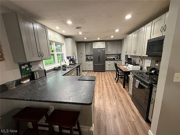 2nd image of 861 Gates Mills Blvd