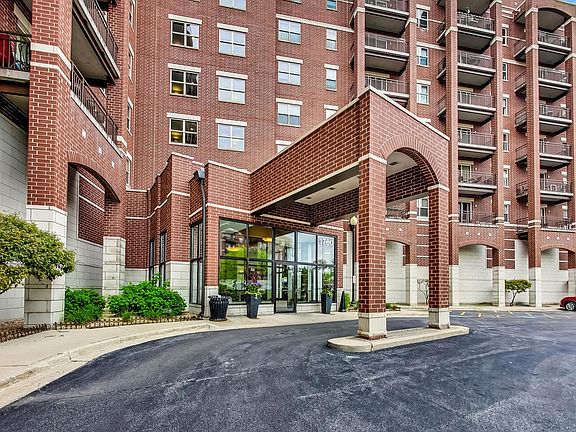 2nd image of 1700 Riverwoods Dr APT 301