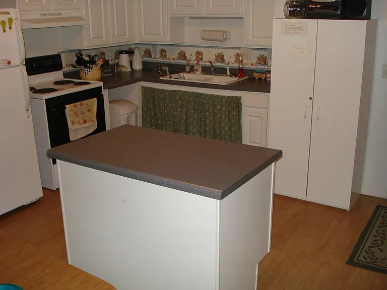 514 N Sibley Ave — Photo 1