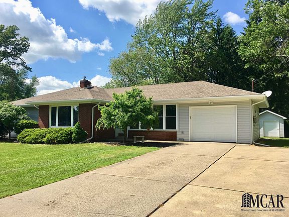 3rd image of 1168 N Park Dr