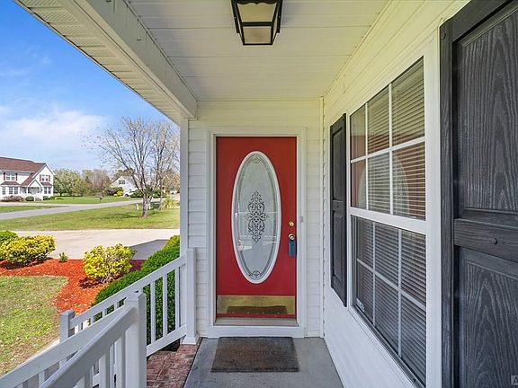 4th image of 205 Princess Anne Cir