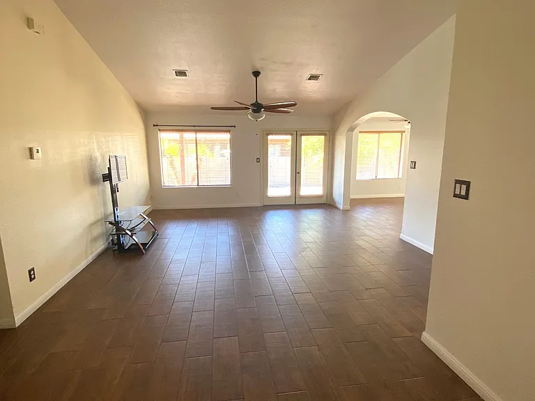 3935 W 20th Ln — Photo 3