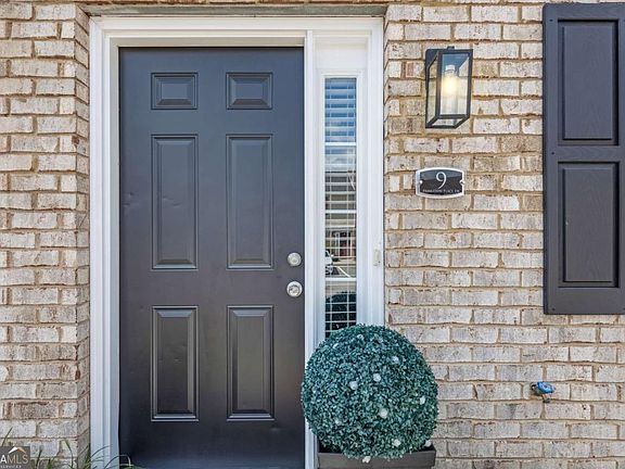 3rd image of 9 Princeton Place Dr