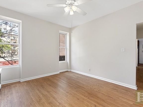 3rd image of 215 W 116th St #2EE