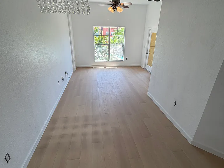 2410 W Azeele St #235 — Photo 2