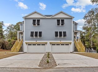 331 Live Oak St N, Emerald Isle, NC 28594
