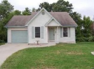 915 Parkway Ct, Leavenworth, KS 66048