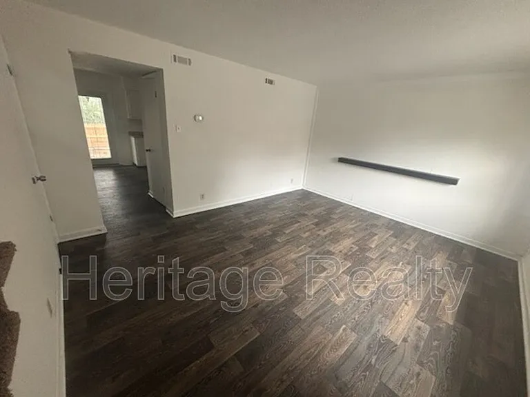 1207 Crest Brook Dr — Photo 4