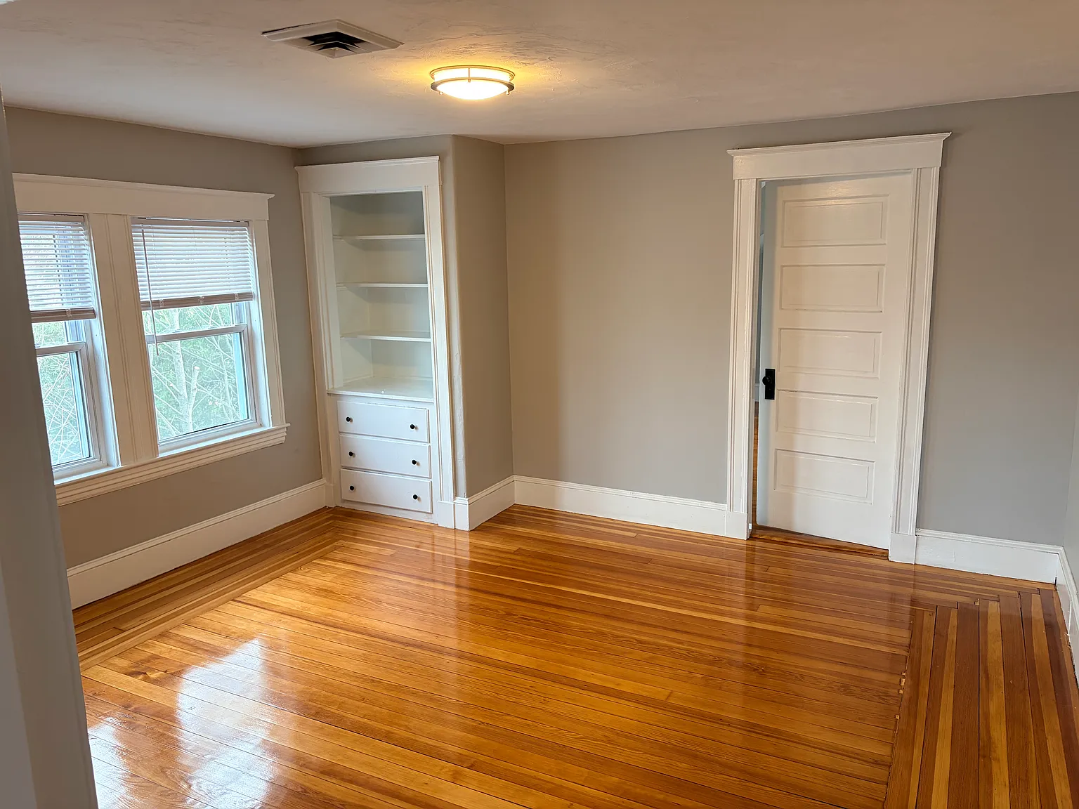 3 bed, 1000 sqft, $2,950 — Photo 2