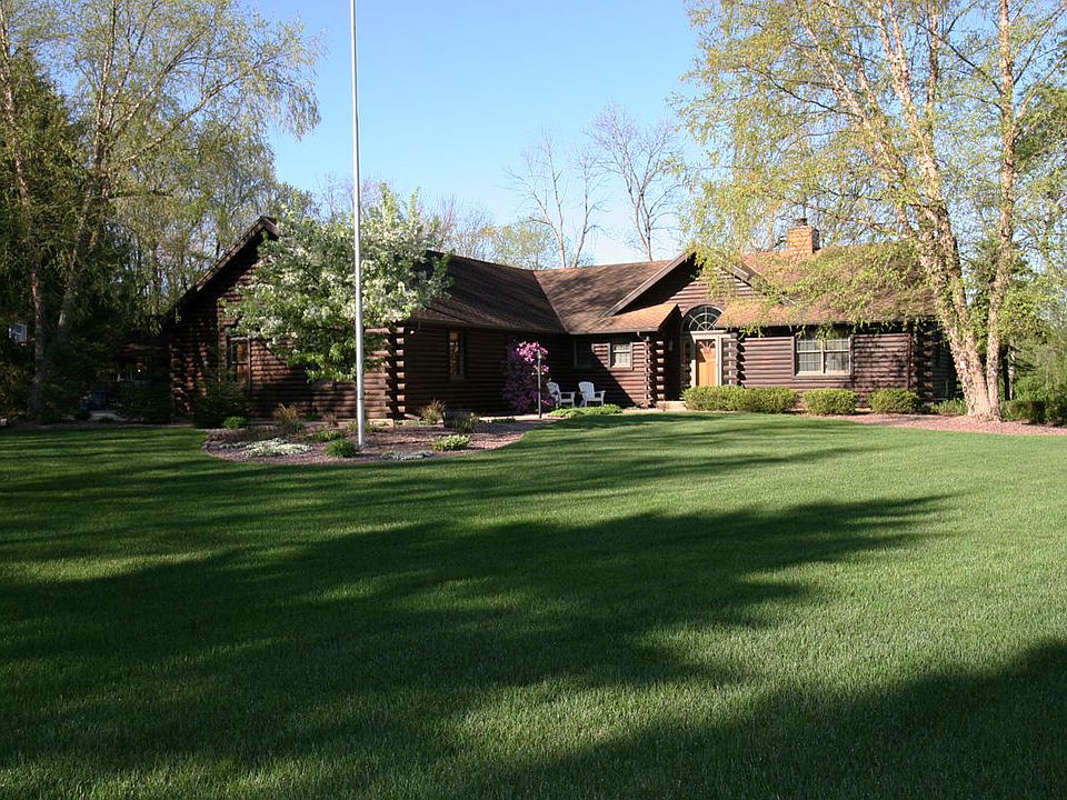 2nd image of 2031 N Oakwoods Ct