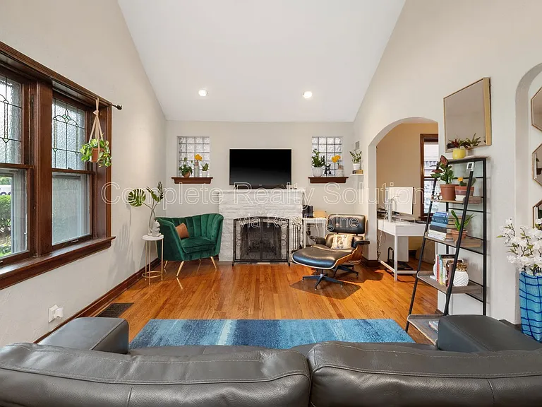 2164 Lafayette Ave — Photo 4
