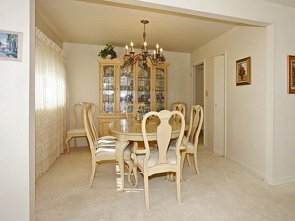 5th image of 530 Pinehurst Dr