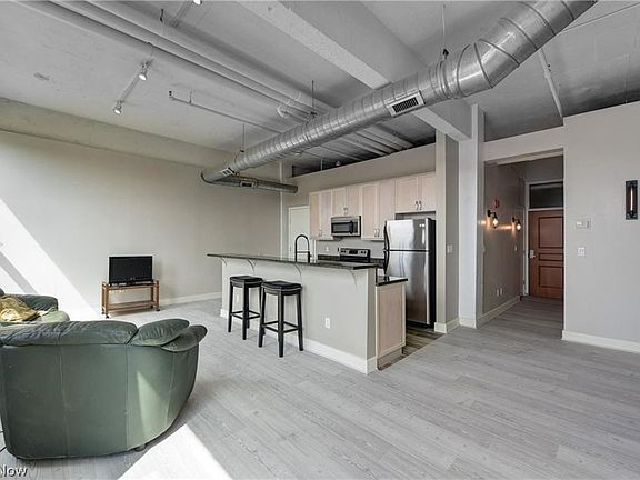 4th image of 1104 Prospect Ave E #406
