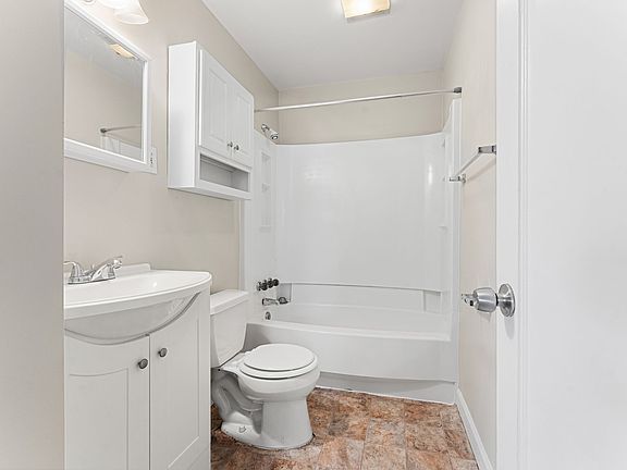 5th image of 35630 Glen St