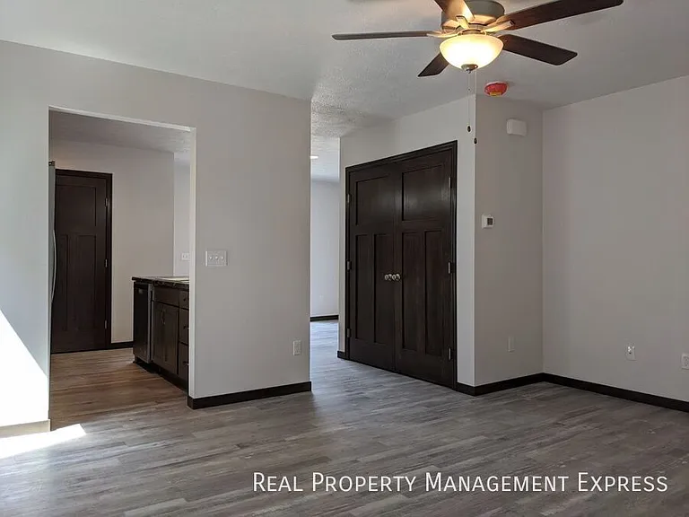 2218 S Ronsiek Ave — Photo 14