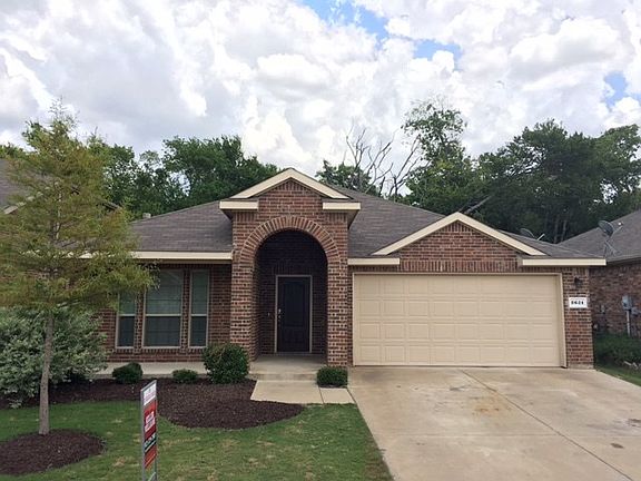 3rd image of 2621 Leslie Ln