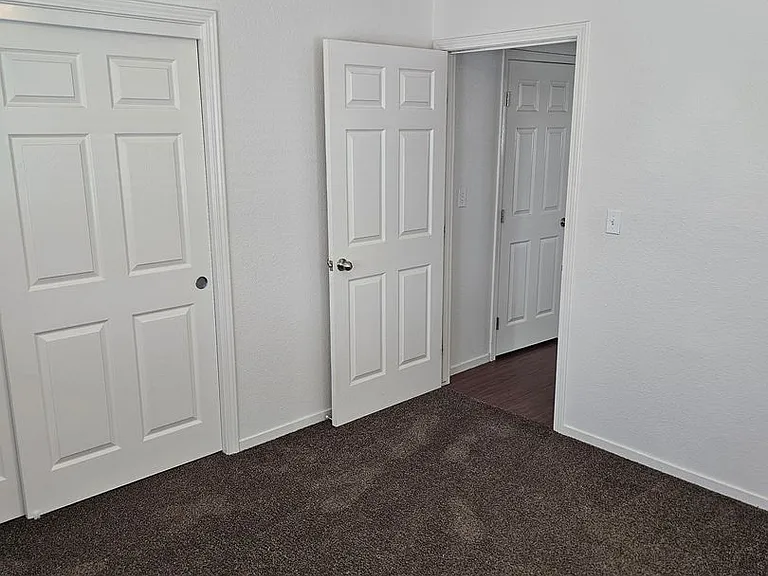 2935-2945 N Crowe Ct — Photo 5