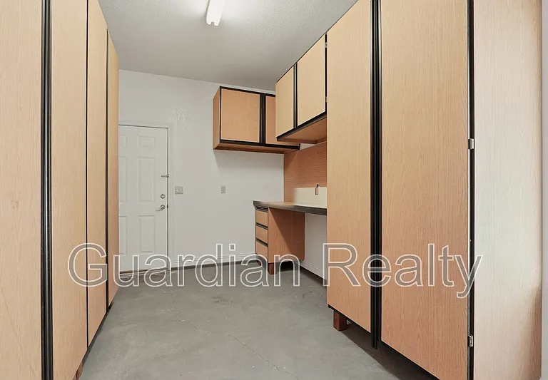 1888 Woodhaven Dr — Photo 44