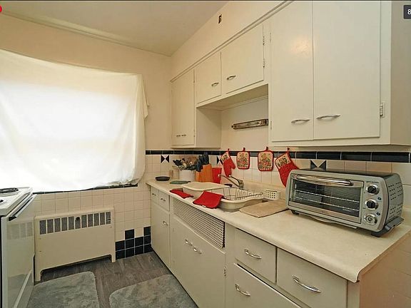5th image of 3069 Glenmore Ave #2