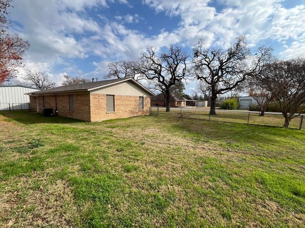 206 E 3rd St, Tolar, TX 76476