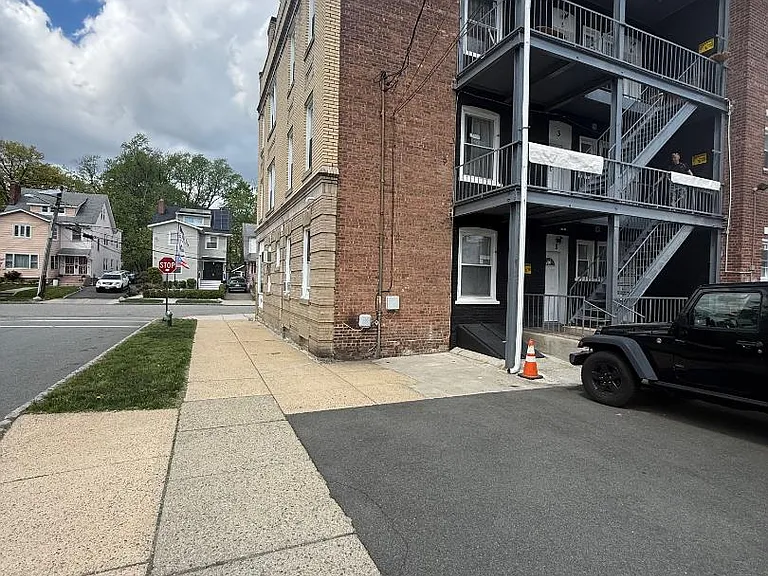 129 Maple Ave #6 — Photo 11