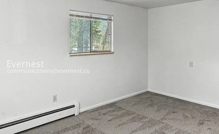 1305 Burton Ct #4 — Photo 17