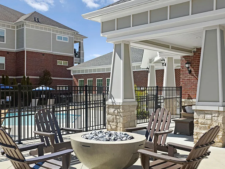 Mount Victor Olde Towne Luxury Apartments — Photo 28