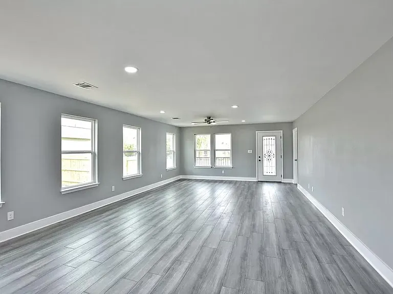 400 Booth St — Photo 10