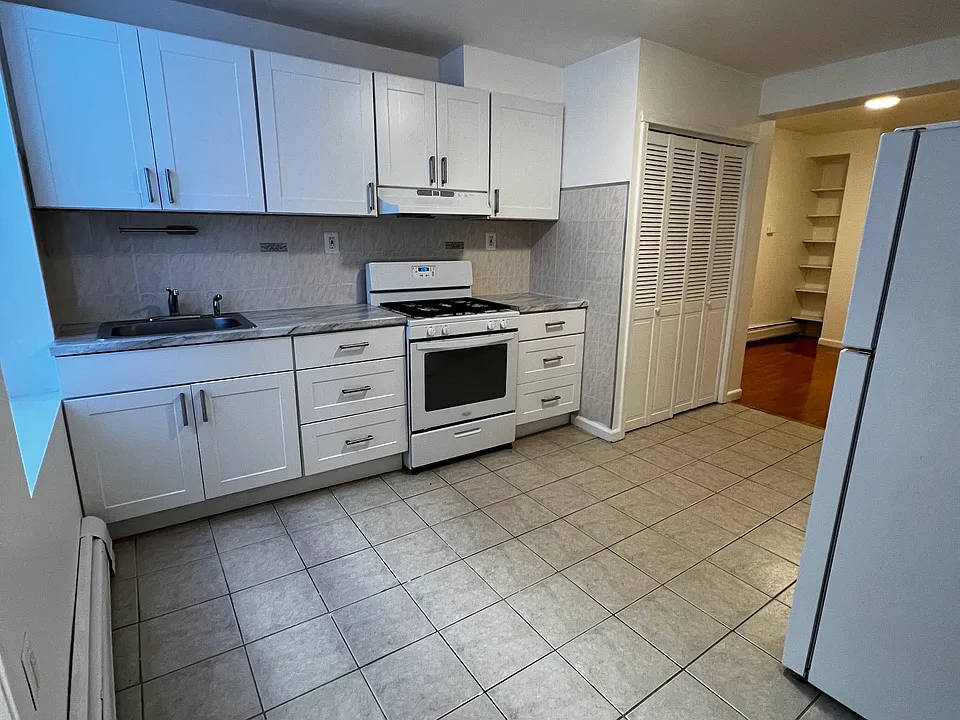 349 Grove St #3R