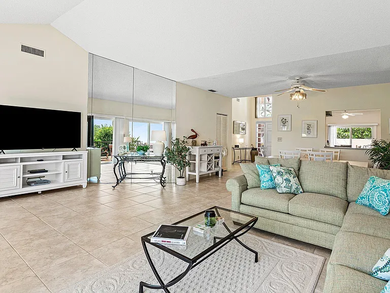 2584 Muirfield Ct — Photo 14
