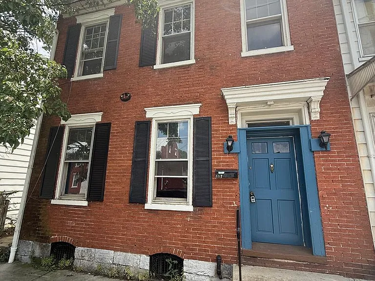 112 E North St — Photo 1