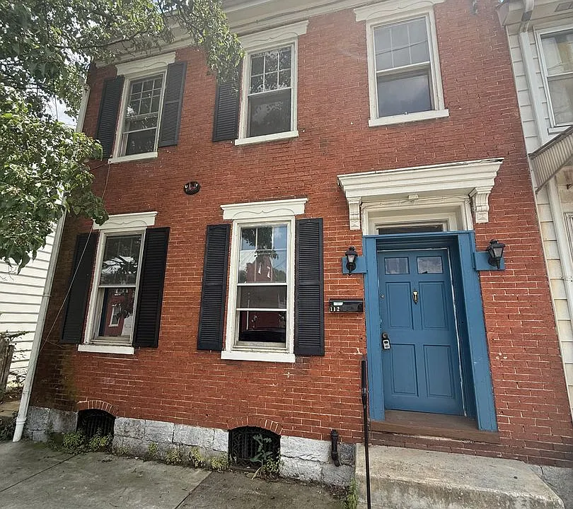 112 E North St