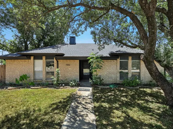 1002 Kingston Dr, Lewisville, TX 75067