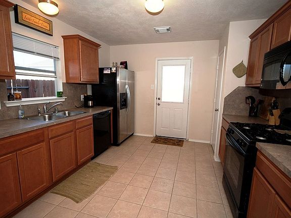 Get ready for the HOLIDAYS with this great kitchen!