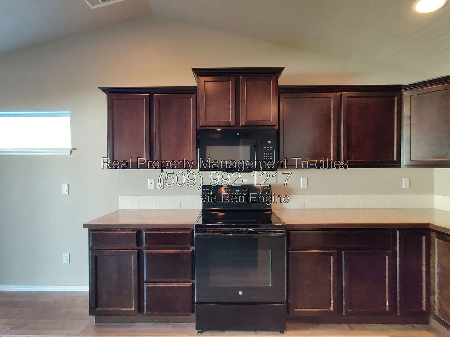 3 bed, 2.0 bath, 1385 sqft, $2,295 — Photo 4