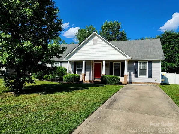 1525 Long Paw Ln, Charlotte, NC 28214